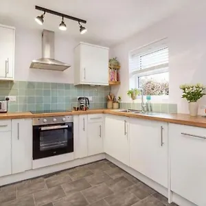 https://charming-hideaway-on-hansom-place-with-free-parking.yorkshirehotels.net